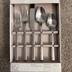20 PIECE KOSTA FLATWARE SET